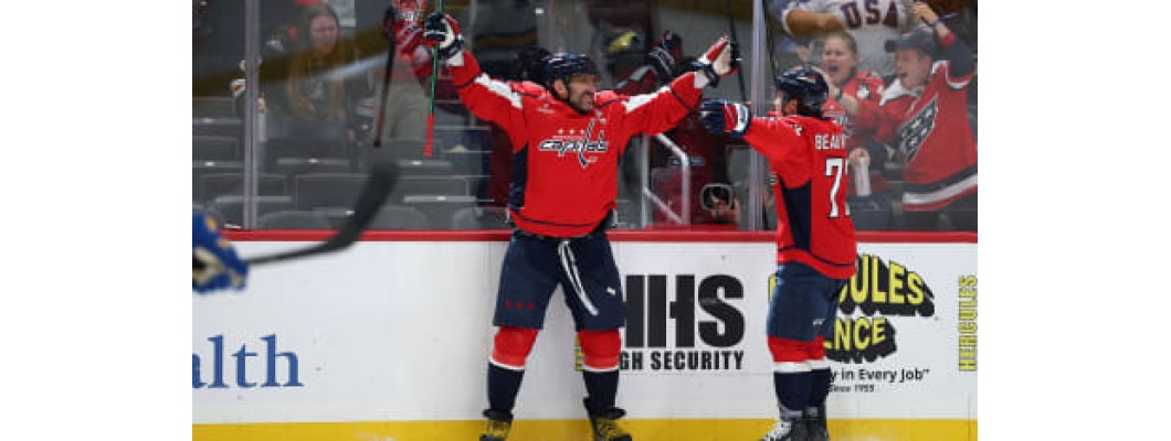 Als erster Spieler in der NHL-Geschichte hat er die 900-Tore-Marke geknackt Als erster Spieler in der NHL-Geschichte hat er die 900-Tore-Marke geknackt