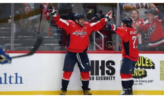 Als erster Spieler in der NHL-Geschichte hat er die 900-Tore-Marke geknackt