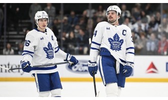 Auston Matthews und Mitchell Marner sind zu vertrauten Rivalen geworden Auston Matthews und Mitchell Marner sind zu vertrauten Rivalen geworden