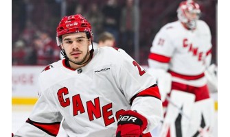Carolina Hurricanes bereiten sich auf die Neuverpflichtungen der nächsten Saison vor Carolina Hurricanes bereiten sich auf die Neuverpflichtungen der nächsten Saison vor