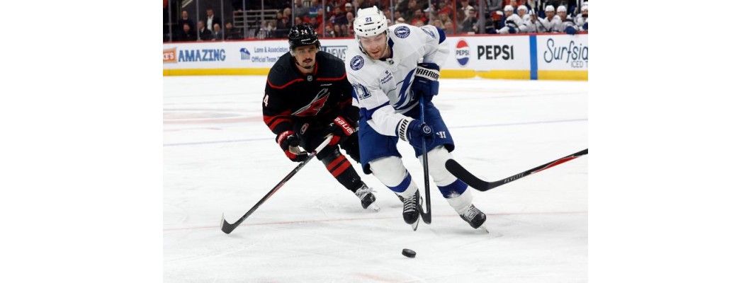Die Carolina Hurricanes triumphierten in diesem Spiel über die Tampa Bay Lightning Die Carolina Hurricanes triumphierten in diesem Spiel über die Tampa Bay Lightning