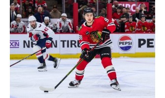 Die Chicago Blackhawks sicherten sich ihren ersten Sieg unter ihrem neuen Trainer Jeff Blashill Die Chicago Blackhawks sicherten sich ihren ersten Sieg unter ihrem neuen Trainer Jeff Blashill