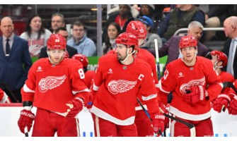 Die Detroit Red Wings und die Edmonton Oilers begannen einen Wechsel unterschiedlicher Epochen Die Detroit Red Wings und die Edmonton Oilers begannen einen Wechsel unterschiedlicher Epochen