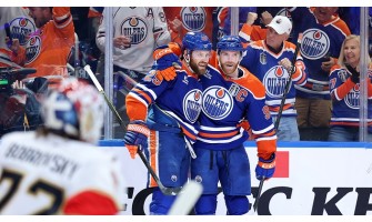 Die Edmonton Oilers prüfen weiterhin eine Vertragsverlängerung für Connor McDavid Die Edmonton Oilers prüfen weiterhin eine Vertragsverlängerung für Connor McDavid