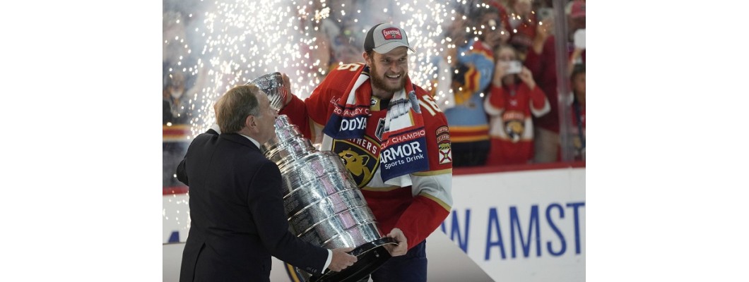 Kapitän der Florida Panthers, Aleksander Barkov, wird operiert und fällt neun Monate aus Kapitän der Florida Panthers, Aleksander Barkov, wird operiert und fällt neun Monate aus