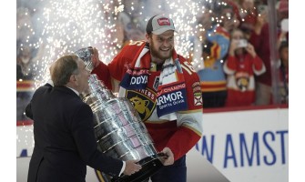 Kapitän der Florida Panthers, Aleksander Barkov, wird operiert und fällt neun Monate aus Kapitän der Florida Panthers, Aleksander Barkov, wird operiert und fällt neun Monate aus