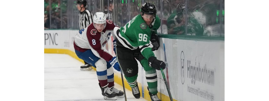 Mikko Rantanen dürfte es bereuen, nicht bei den Carolina Hurricanes geblieben zu sein Mikko Rantanen dürfte es bereuen, nicht bei den Carolina Hurricanes geblieben zu sein