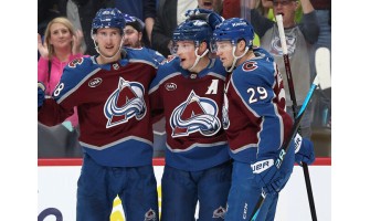 Nathan MacKinnon freut sich über die rasante Entwicklung seiner Teamkollegen