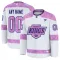 Fanatics Los Angeles Kings Hockey Fights Cancer Personalisiert 24/25 Practice Trikot - Herren (Weiss)