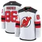 Fanatics New Jersey Devils Jack Hughes 24/25 Away Premium Trikot - Herren (Weiss)